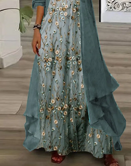 Jugendliches Maxikleid mit verspieltem Blumenmuster und dünner Jacke, zweiteiliges Outfit